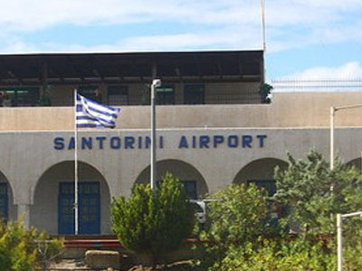 Έφθασαν με τα πόδια στο αεροδρόμιο